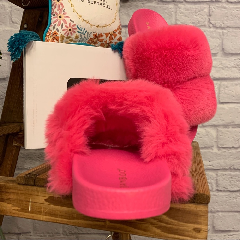 NIB Bamboo Pink Fluff Faux Fur Sandals Slides - Picture 6 of 10